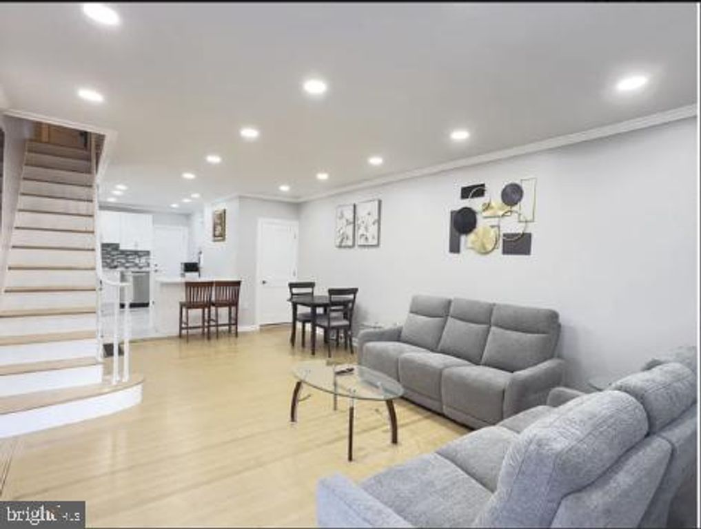 2545 S 9TH ST, Philadelphia, PA 19148