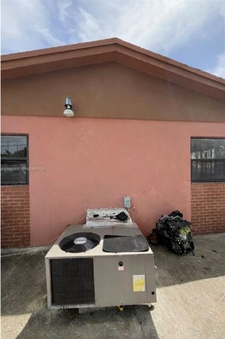 185 NW 82nd St 1, Miami, FL 33150