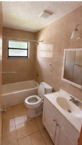 185 NW 82nd St 1, Miami, FL 33150