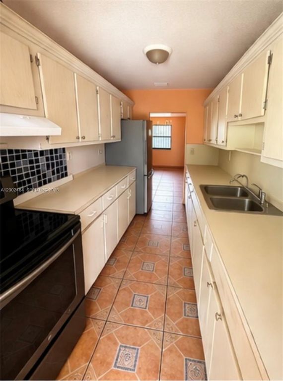 185 NW 82nd St 1, Miami, FL 33150