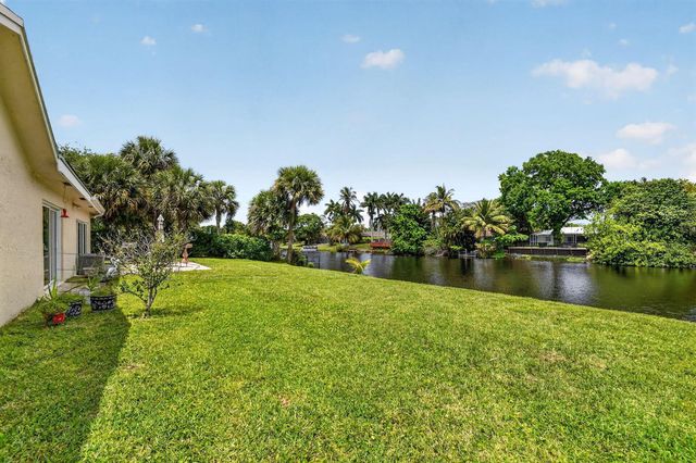 1262 Essex Drive, Wellington, FL 33414