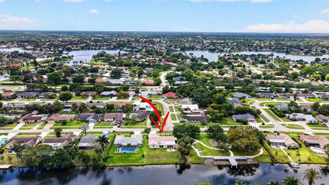 1262 Essex Drive, Wellington, FL 33414