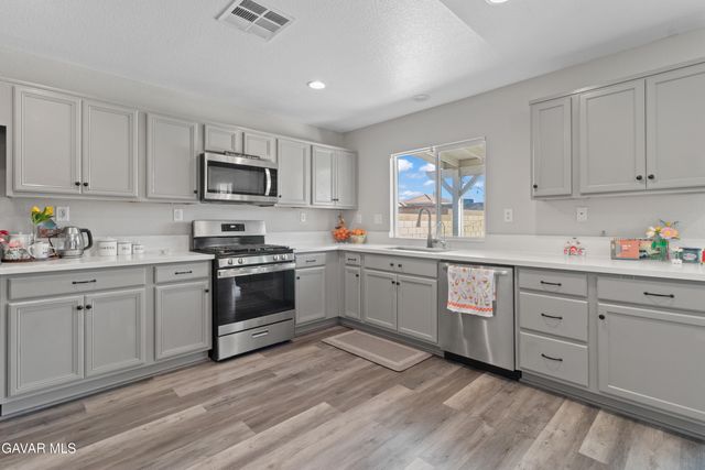 45064 18th Street, Lancaster, CA 93535