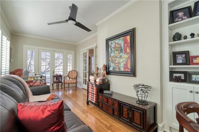 4983 Ward Parkway, Kansas City, MO 64112