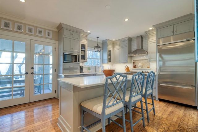 4983 Ward Parkway, Kansas City, MO 64112