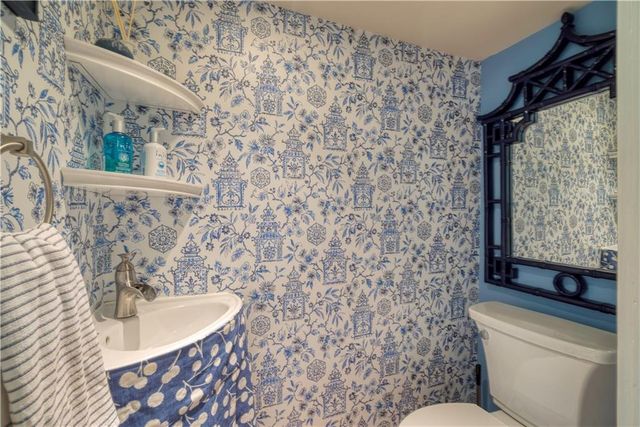 4983 Ward Parkway, Kansas City, MO 64112