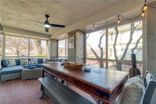 4983 Ward Parkway, Kansas City, MO 64112