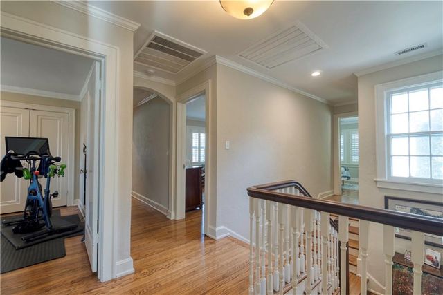 4983 Ward Parkway, Kansas City, MO 64112