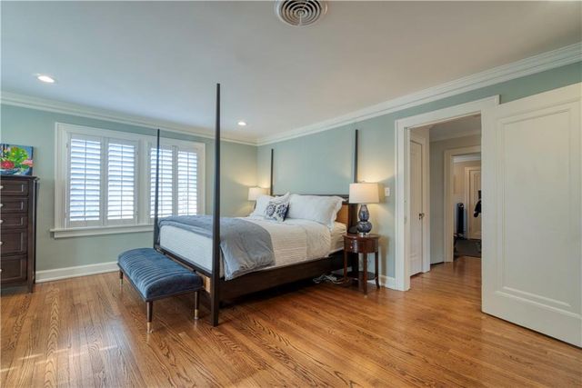 4983 Ward Parkway, Kansas City, MO 64112