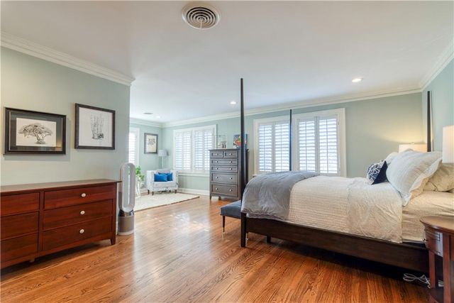 4983 Ward Parkway, Kansas City, MO 64112