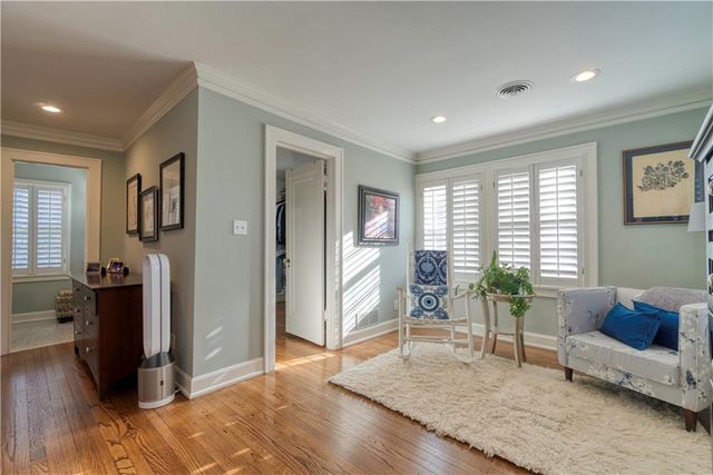 4983 Ward Parkway, Kansas City, MO 64112