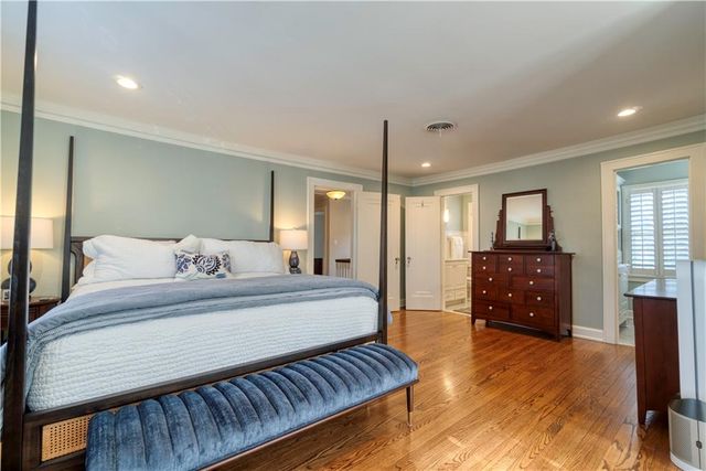 4983 Ward Parkway, Kansas City, MO 64112