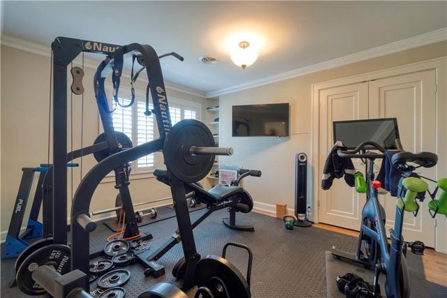 4983 Ward Parkway, Kansas City, MO 64112