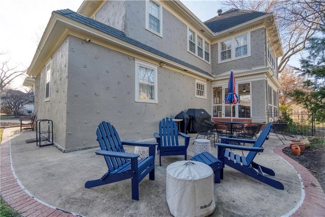 4983 Ward Parkway, Kansas City, MO 64112