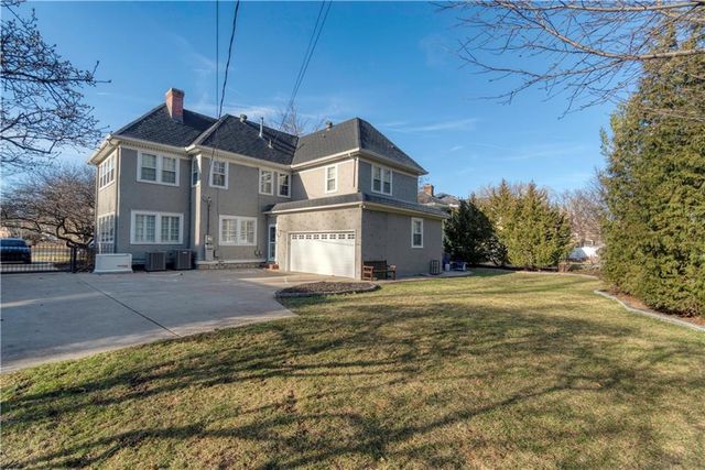 4983 Ward Parkway, Kansas City, MO 64112