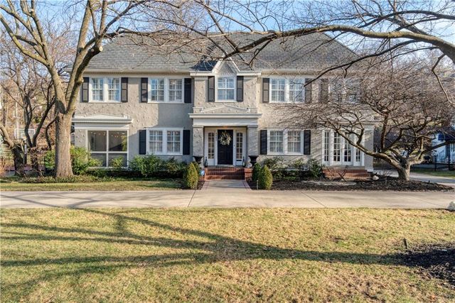 4983 Ward Parkway, Kansas City, MO 64112