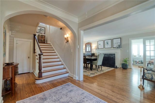 4983 Ward Parkway, Kansas City, MO 64112