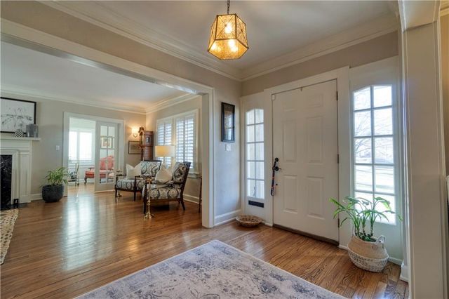 4983 Ward Parkway, Kansas City, MO 64112