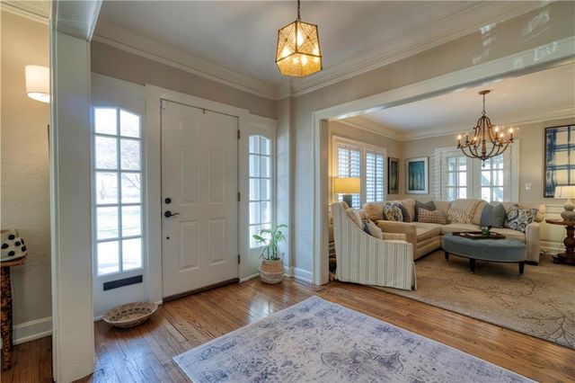 4983 Ward Parkway, Kansas City, MO 64112