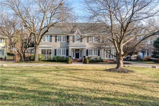 4983 Ward Parkway, Kansas City, MO 64112