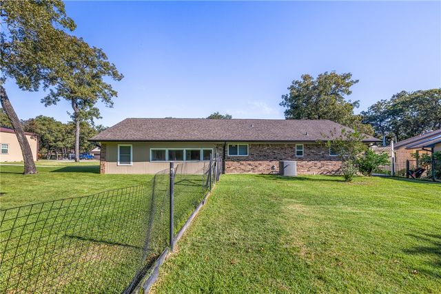 3 Bobby Jones Lane, Hilltop Lakes, TX 77871