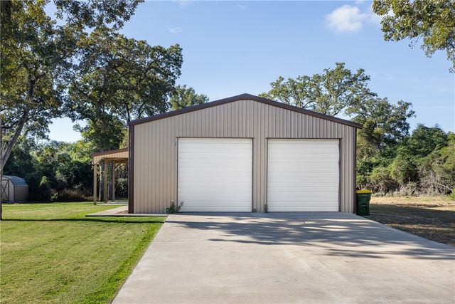 3 Bobby Jones Lane, Hilltop Lakes, TX 77871