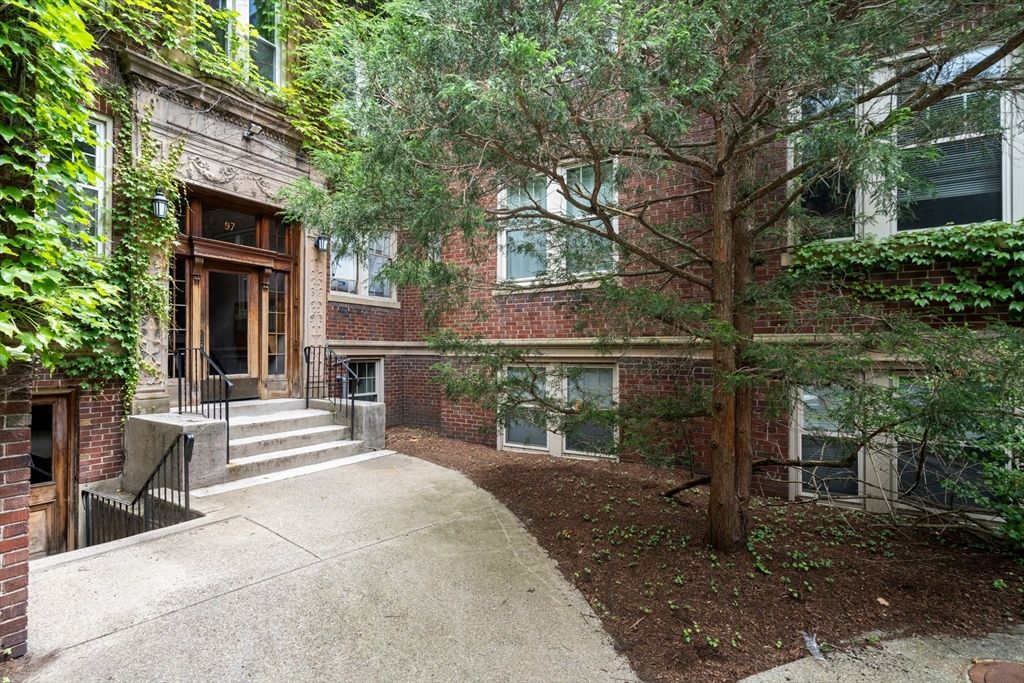 97 Chester St 8, Boston, MA 02134