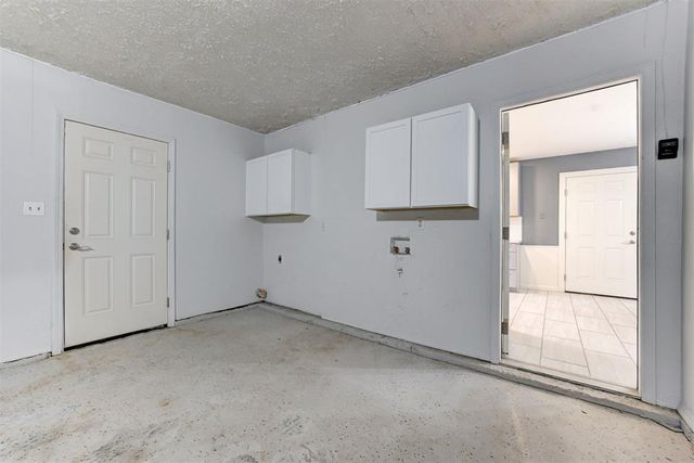327 Woodcrest Drive, Norman, OK 73071