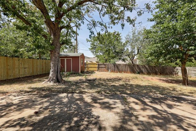 327 Woodcrest Drive, Norman, OK 73071