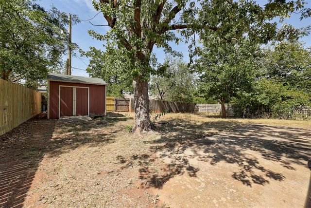 327 Woodcrest Drive, Norman, OK 73071