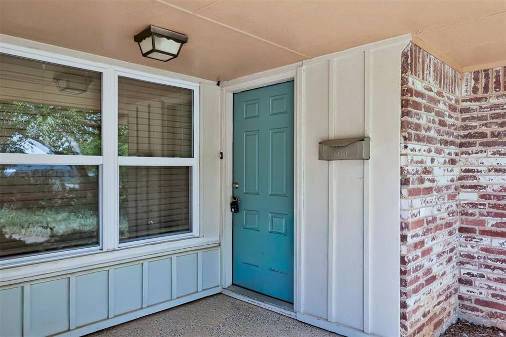 327 Woodcrest Drive, Norman, OK 73071