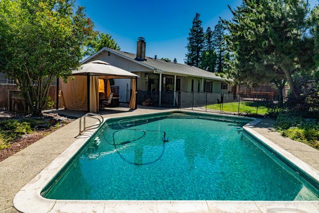 3724 Glenview Ct, Modesto, CA 95355