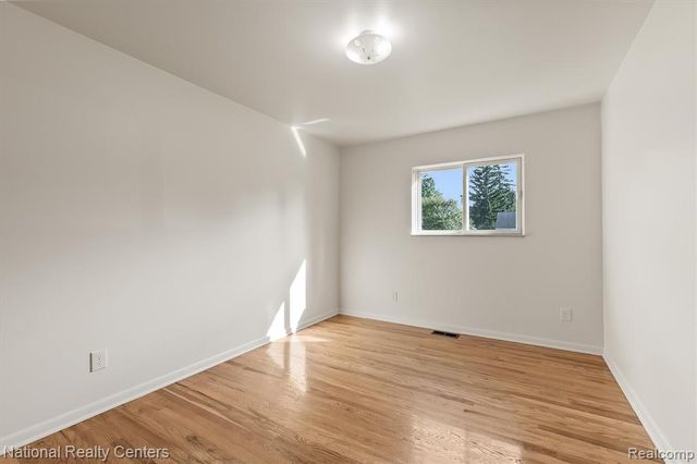 2082 Kingswood Drive, Flint, MI 48507