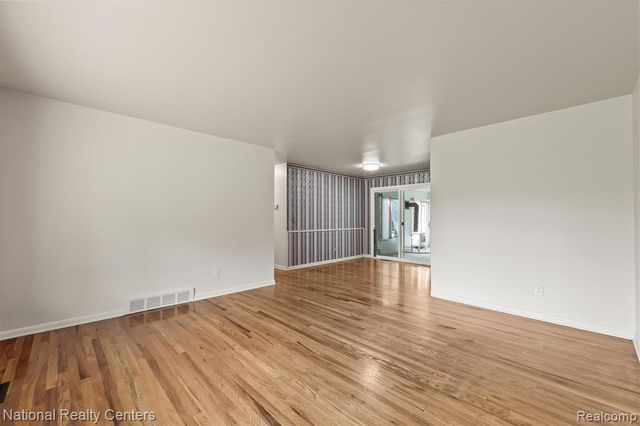 2082 Kingswood Drive, Flint, MI 48507