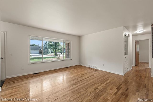 2082 Kingswood Drive, Flint, MI 48507
