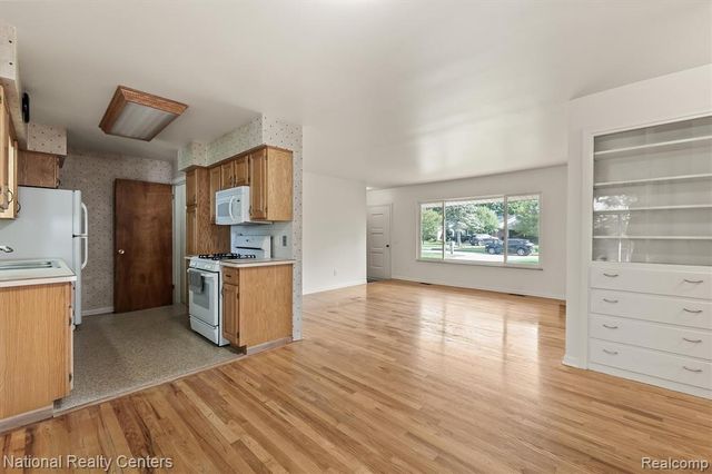 2082 Kingswood Drive, Flint, MI 48507