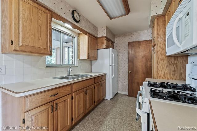 2082 Kingswood Drive, Flint, MI 48507