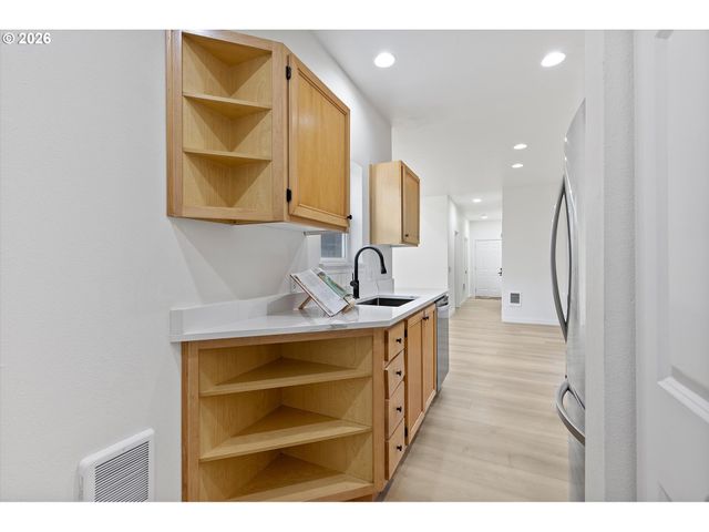 8115 Ne WILKINS St, Hillsboro, OR 97006