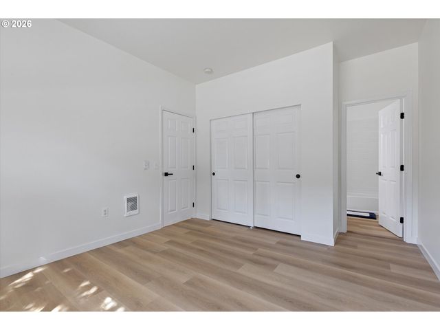 8115 Ne WILKINS St, Hillsboro, OR 97006