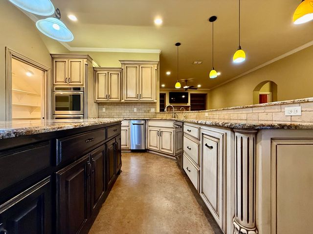 4316 Wood Dr, Midland, TX 79707