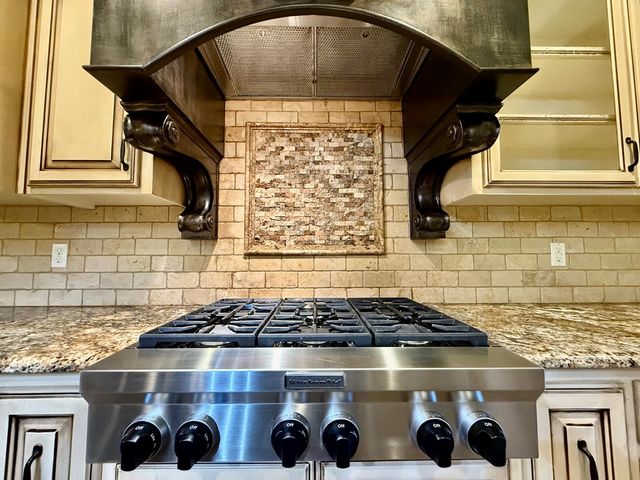 4316 Wood Dr, Midland, TX 79707