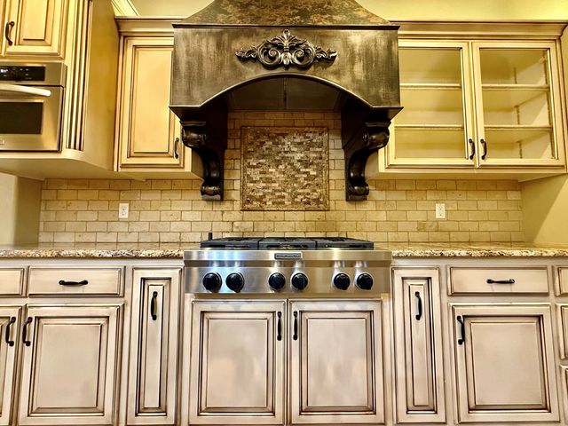 4316 Wood Dr, Midland, TX 79707