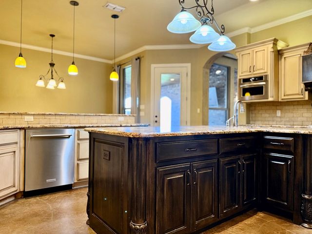 4316 Wood Dr, Midland, TX 79707