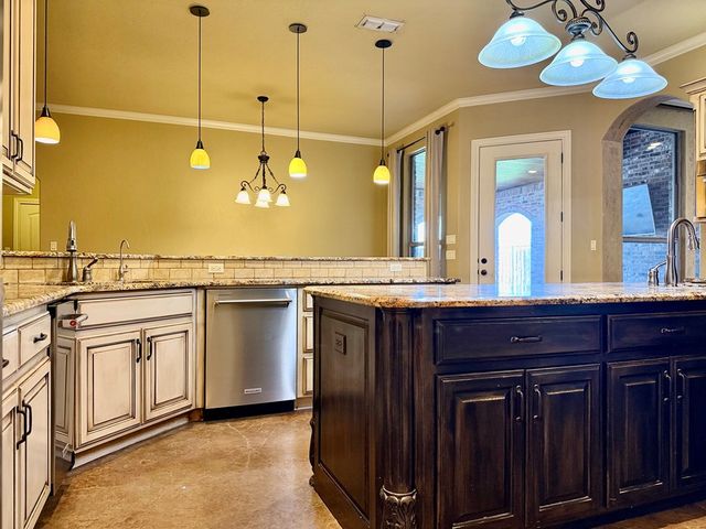 4316 Wood Dr, Midland, TX 79707