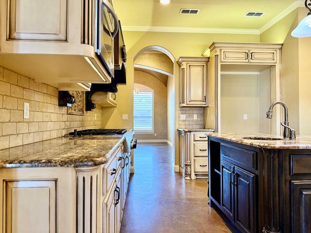 4316 Wood Dr, Midland, TX 79707