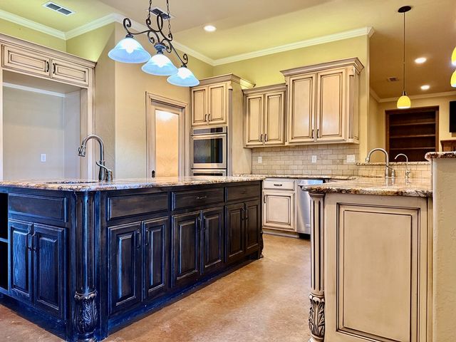 4316 Wood Dr, Midland, TX 79707