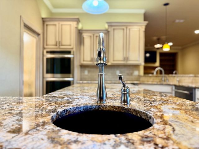 4316 Wood Dr, Midland, TX 79707