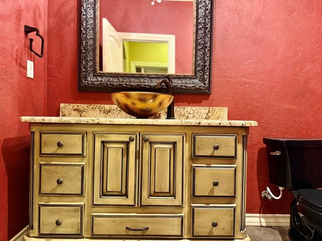 4316 Wood Dr, Midland, TX 79707