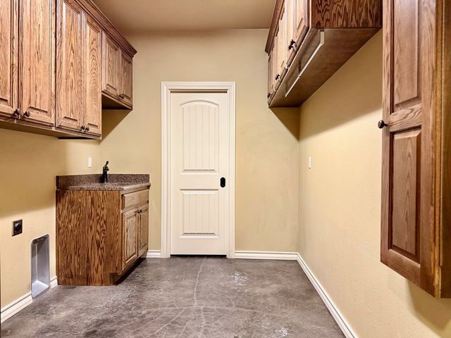 4316 Wood Dr, Midland, TX 79707