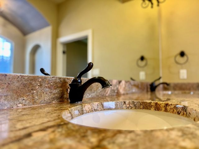 4316 Wood Dr, Midland, TX 79707